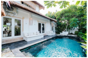 Villa Barat - 6BR Villa Next to Canggu Beach